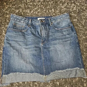 Good American denim mini size 28